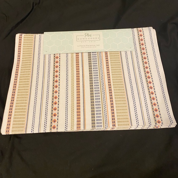 Cloth placemats,NWT,set of 4,multicolored striped patterns,unique style - Picture 3 of 10